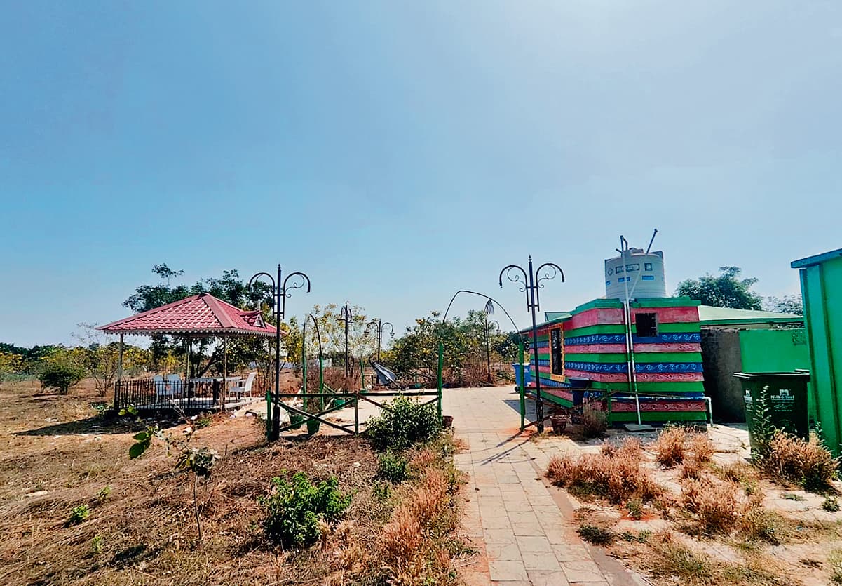 Jharsuguda News: इको पार्क में 20 लाख की लागत से बने मिशन शक्ति कैफे में लटका ताला