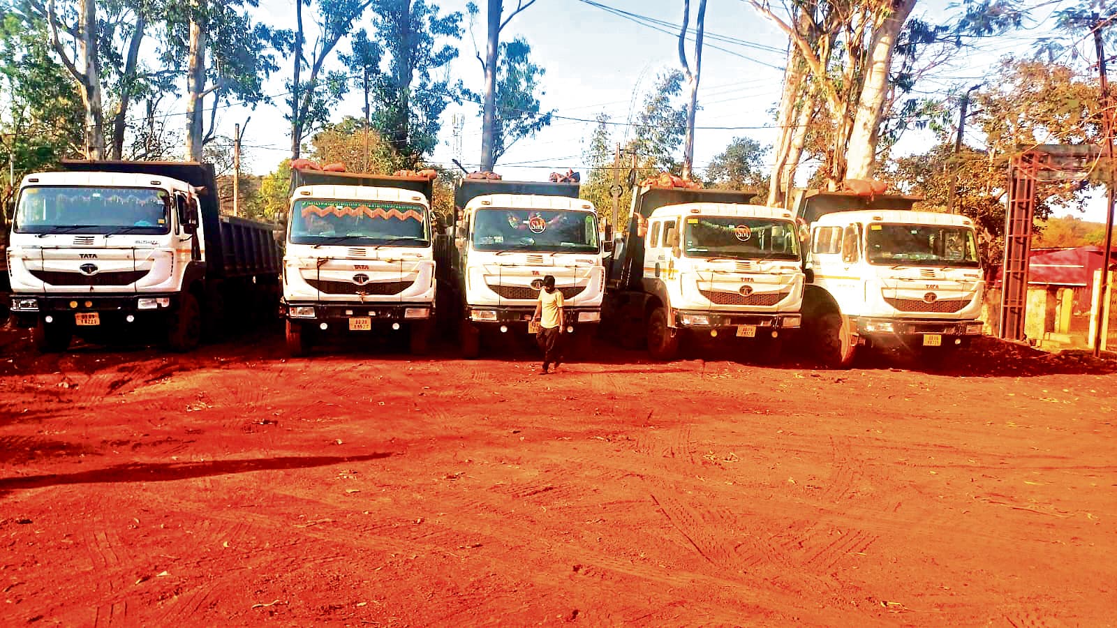 Rourkela News: इओडब्ल्यू ने की छापेमारी, कोइड़ा से राजा चक्र के दस वाहनों को जब्त किया