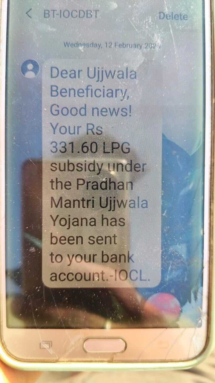 East Singhbhum News : उज्ज्वला योजना का अजब-गजब हाल, गैस का कनेक्शन नहीं, पर लाभुक के खाते में आ रही सब्सिडी की राशि