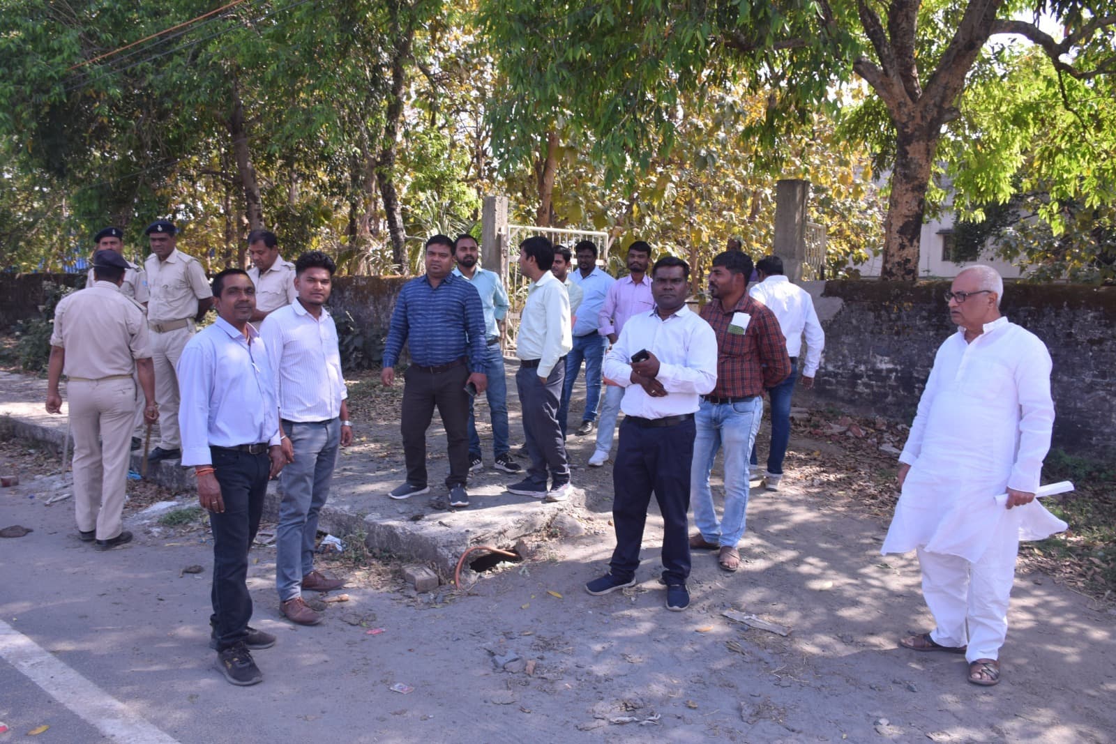 Dhanbad News : मधुलिका कारखाना में निगम का छापा, राइजिंग पाइप से अवैध कनेक्शन लेकर चल रही थी फैक्ट्री