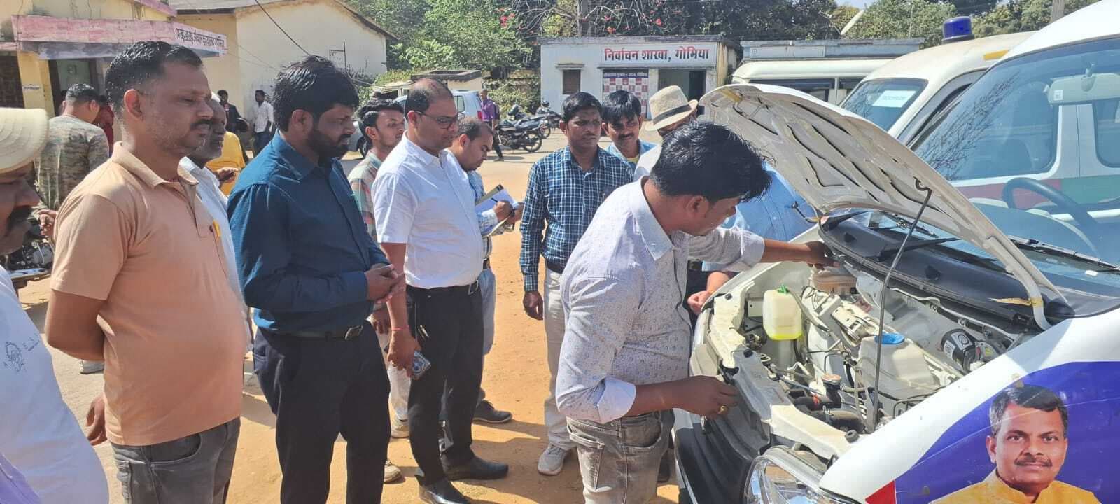 Bokaro News : गोमिया के बीडीओ व सीओ ने की पांच एंबुलेंस की जांच