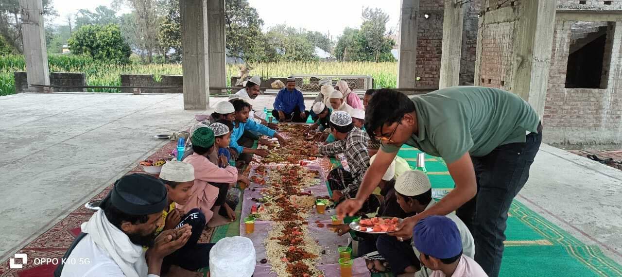 माहे रमजान के मुबारक माह में मोमिनों का इबादत और तिलावत में गुजर रहा रोजा