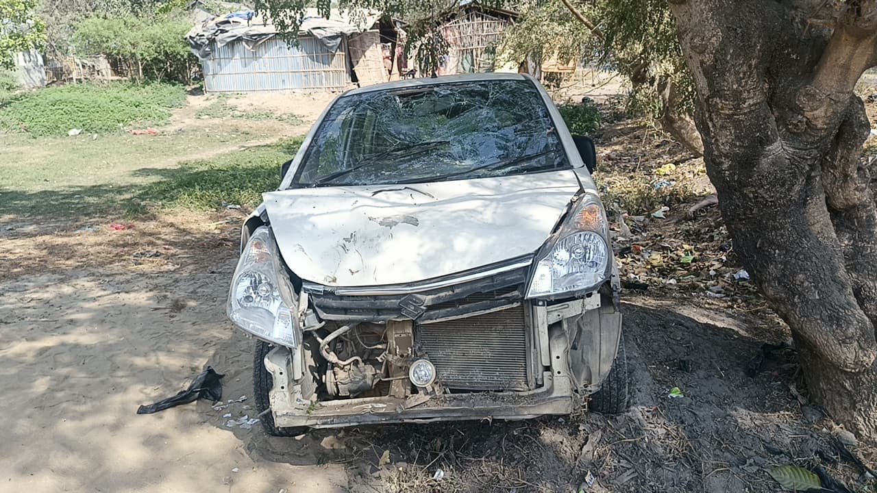 पीएचसी प्रभारी की कार और बाइक की टक्कर में दो जख्मी