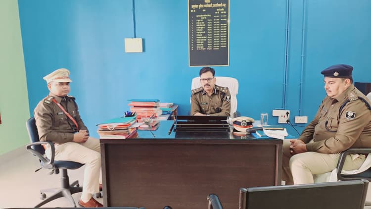 अनुमंडल क्षेत्र में अपराधियों पर रखें कड़ी नजर, अवैध संपत्तियों को करें जब्त