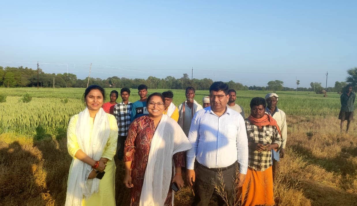 डीसीएलआर ने किया अंचल कार्यालय का औचक निरीक्षण