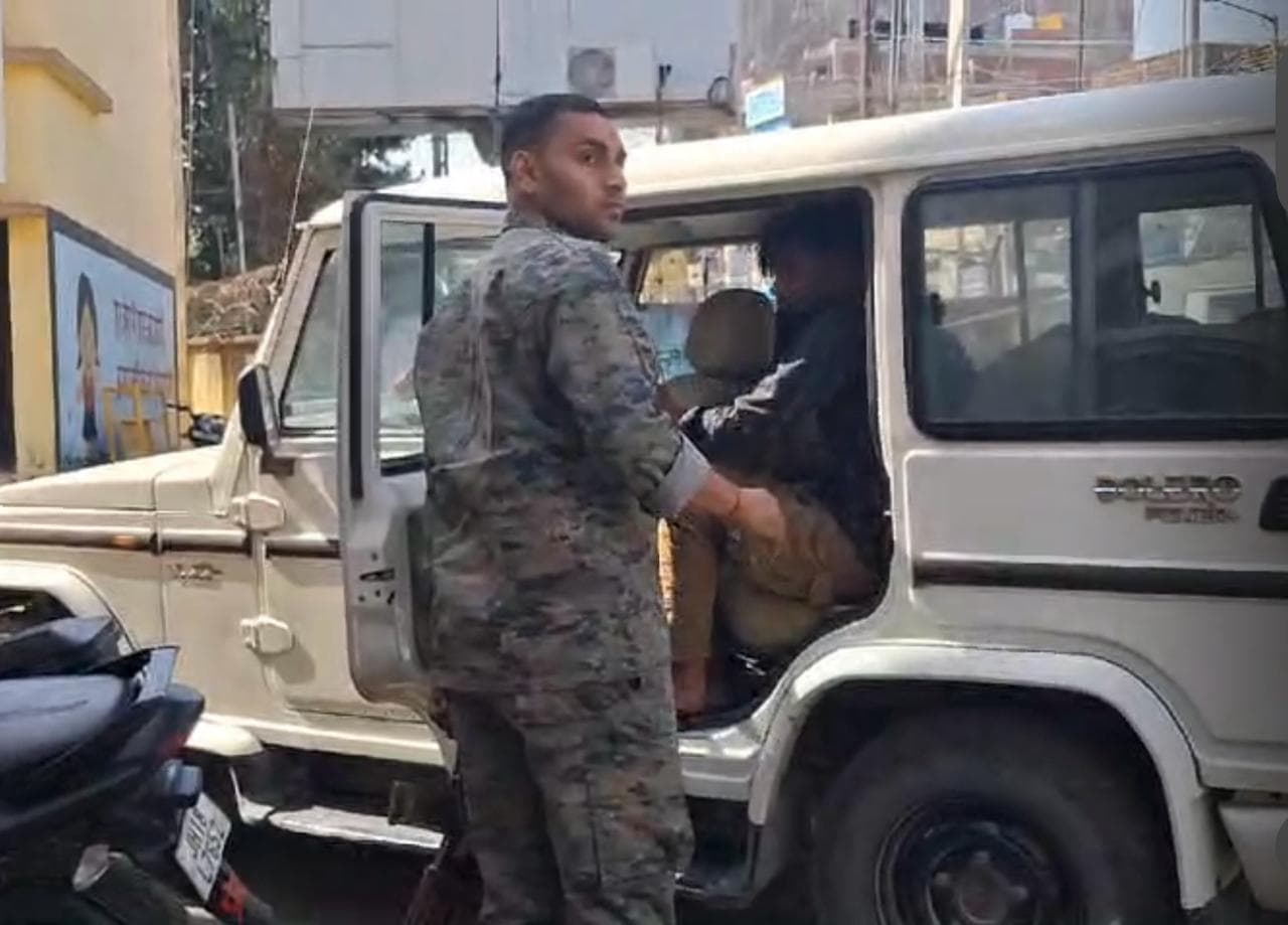 नवादा से चुराया गया मोबाइल महाराजपुर से बरामद, दो गिरफ्तार