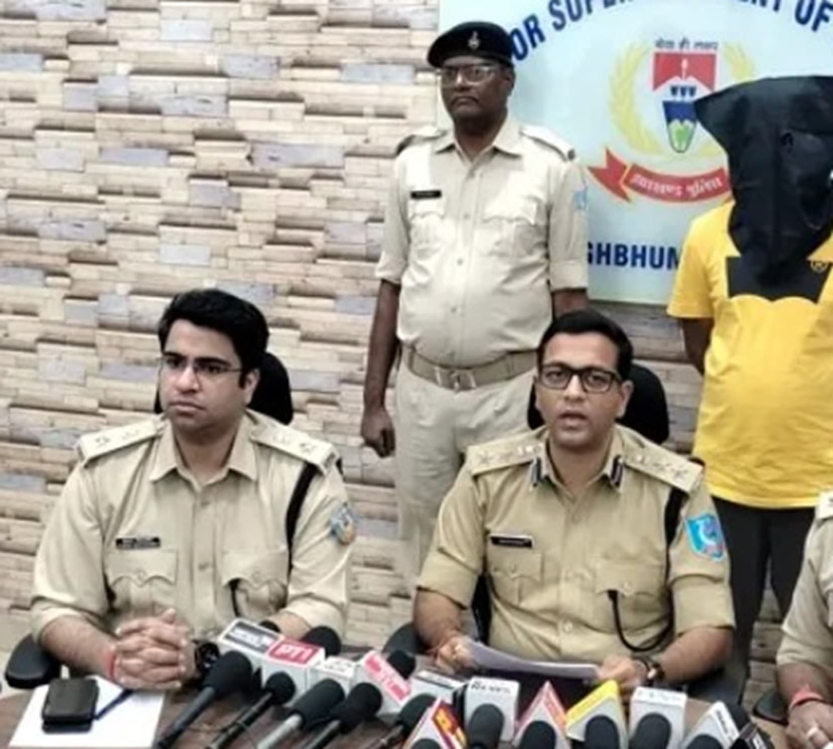 Jamshedpur News : शातिर बदमाश अंशु चौहान गया जेल, मोहित और छोटू की तलाश जारी