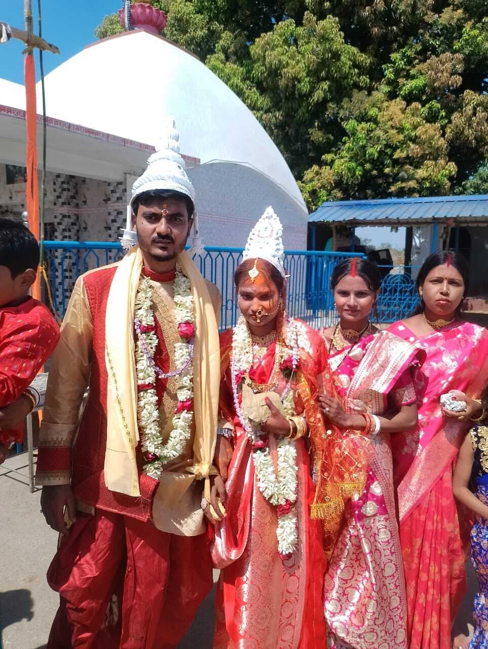 देवलेश्वर धाम में परिणय सूत्र में बंधे दस जोड़ वर-वधु