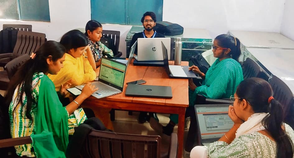 Buxar News: विशेष सर्वे के लिए अब तक 49 प्रतिशत भूस्वामियों ने ही जमा किया प्रपत्र-दो