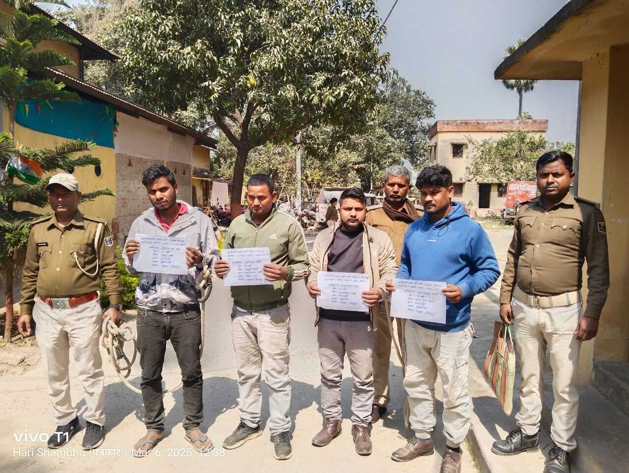 Madhubani News : एसएसबी व पुलिस ने प्रतिबंधित नशीली दवाओं के साथ नेपाली युवकों को पकड़ा