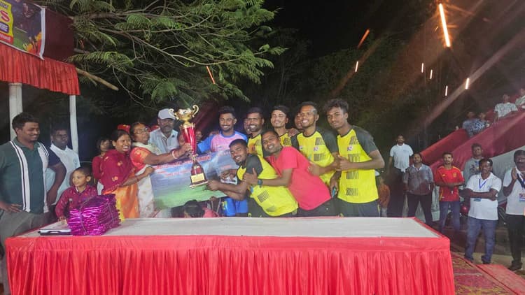 Football : दीपक ब्रदर्स ने जीता शंकर-विजय मेमोरियल फुटबॉल का खिताब