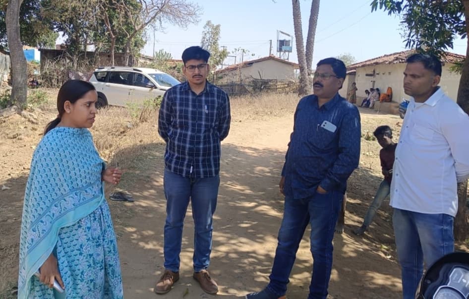 Giridih News: अधिकारियों ने की नल-जल योजना की जांच
