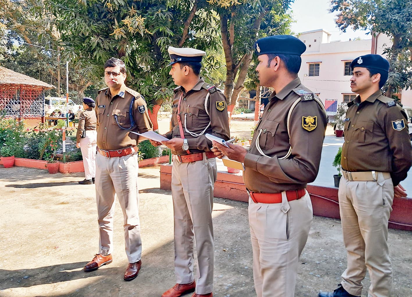 एसपी ने किया महेंदिया थाना का निरीक्षण, दिये कई निर्देश