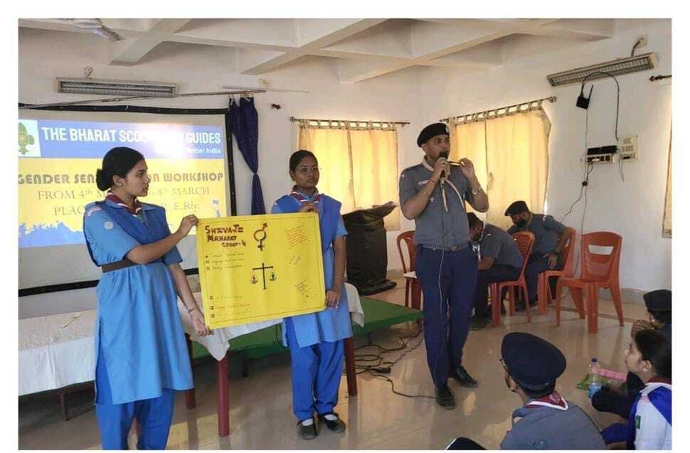 कार्यशाला में ब्रेकिंग जेंडर स्टीरियोटाइप दी गयी जानकारी