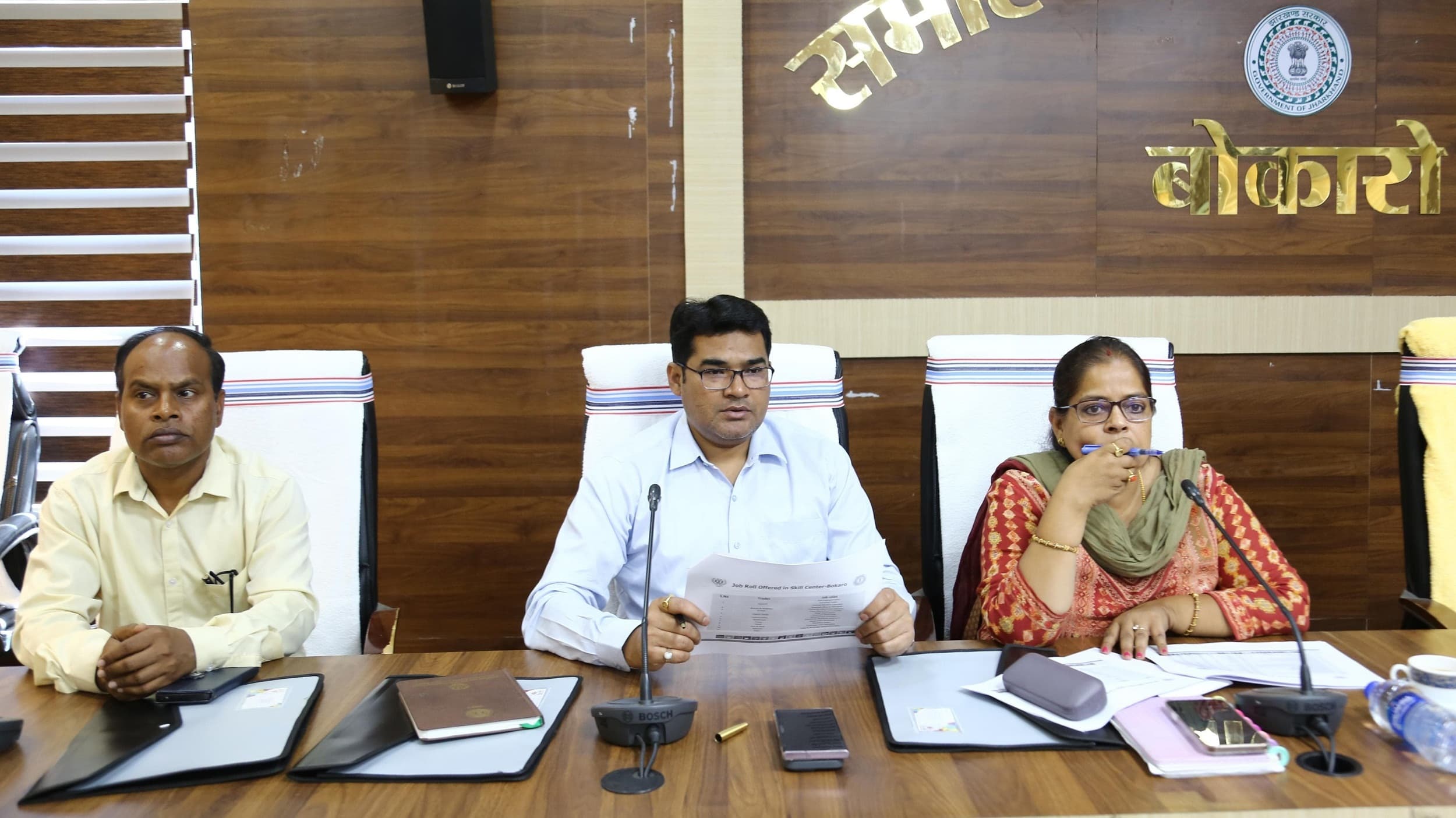 Bokaro News : प्रशिक्षित लाभुकों को रोजगार व स्वरोजगार से जोड़ा जाये : निदेशक