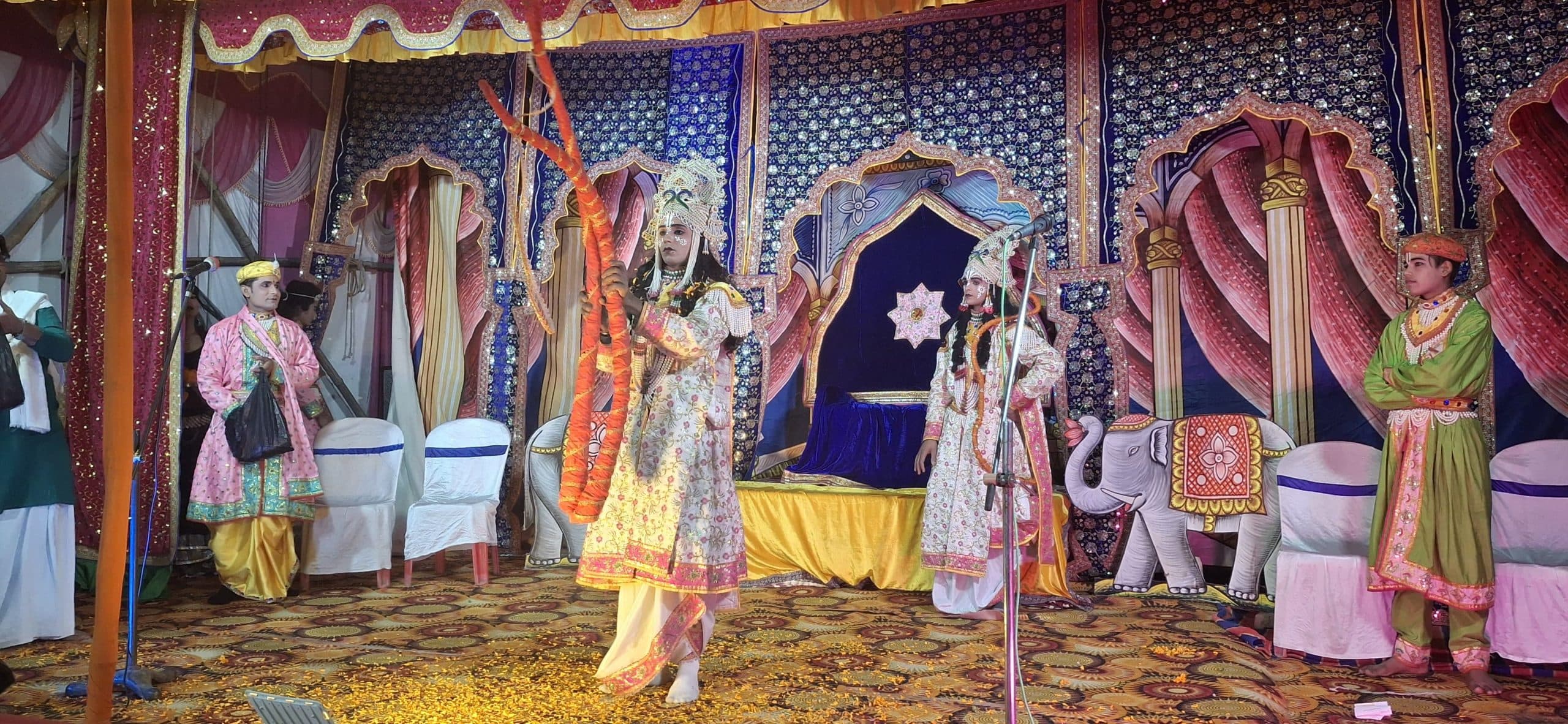 Giridih News: धनुष यज्ञ के प्रसंग का किया मंचन