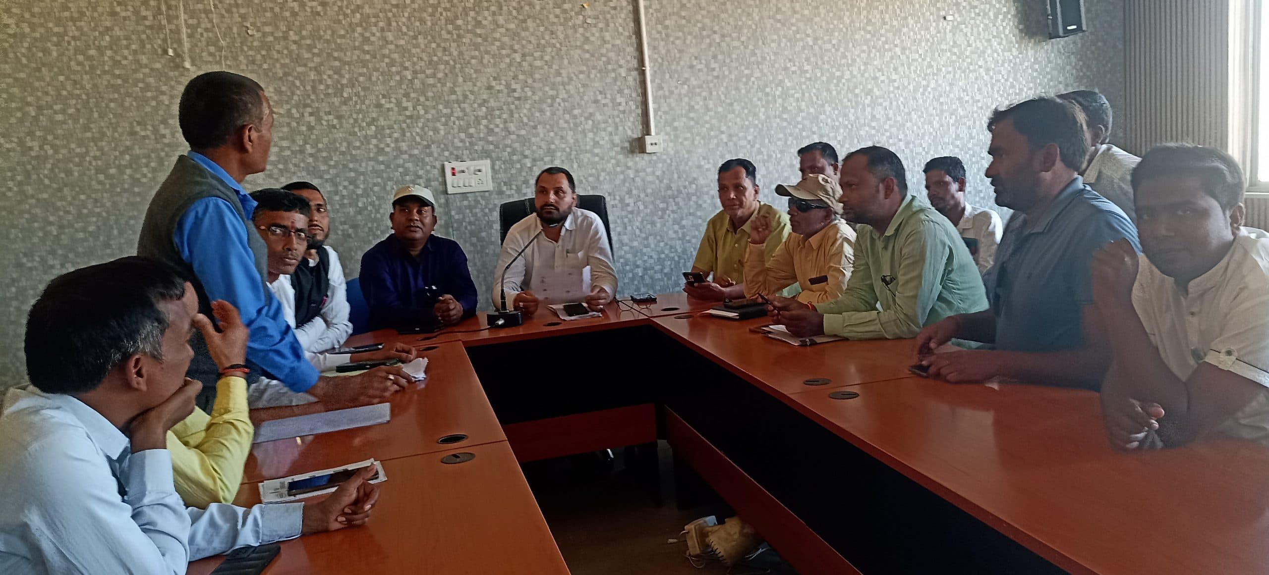 Giridih News: पंचायत समिति की बैठक में विभागवार योजनाओं की समीक्षा