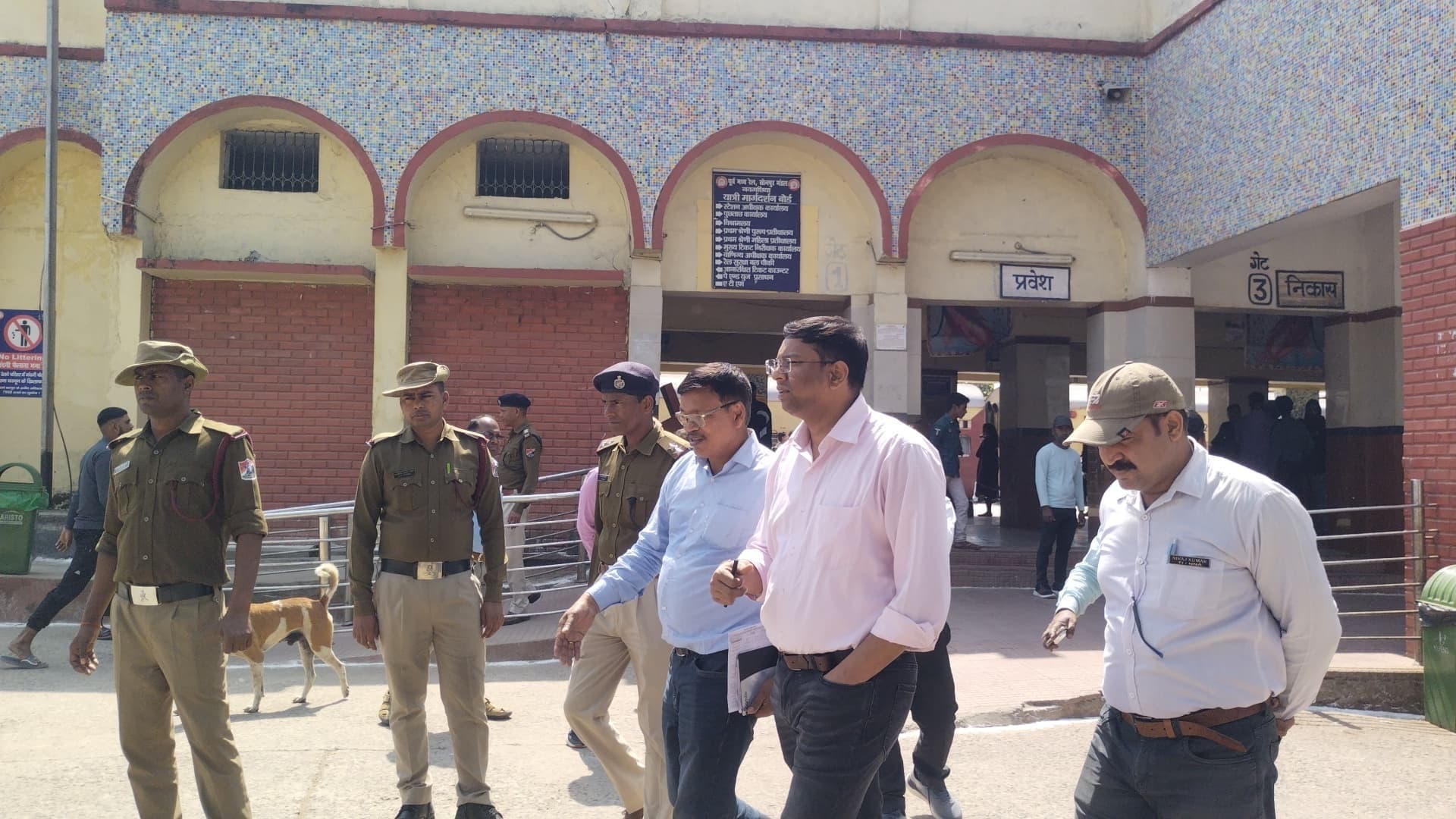 Bhagalpur news एडीआरएम ने किया निरीक्षण, सफाई व सुरक्षा का निर्देश