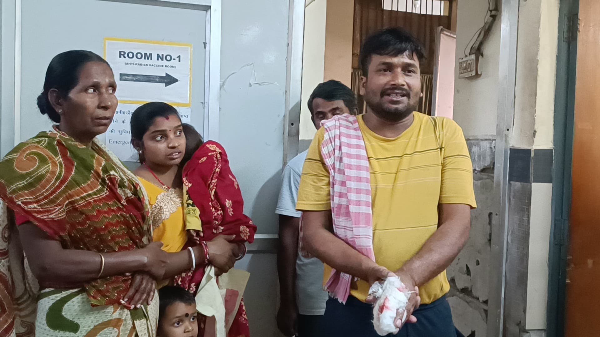 Dhanbad News : कुत्तों का आतंक, एक घंटे में पांच लोग हुए डॉग बाइट के शिकार