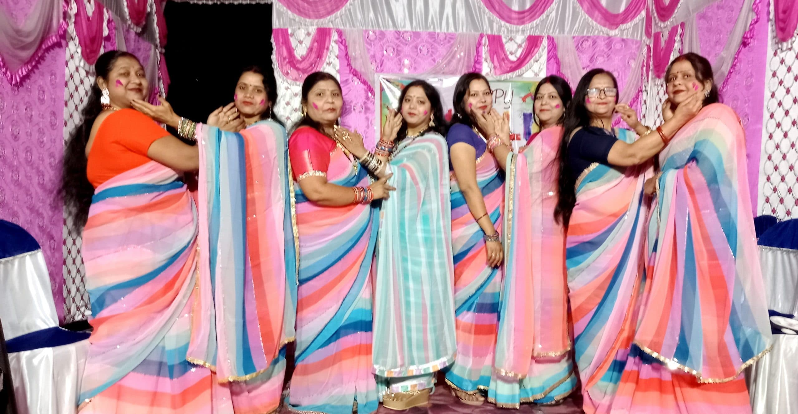 Bokaro News : महिलाओं ने खूब उड़ाये गुलाल