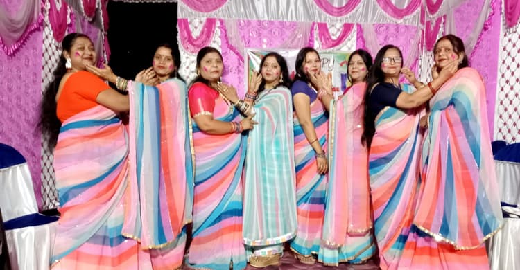 Bokaro News : महिलाओं ने खूब उड़ाये गुलाल