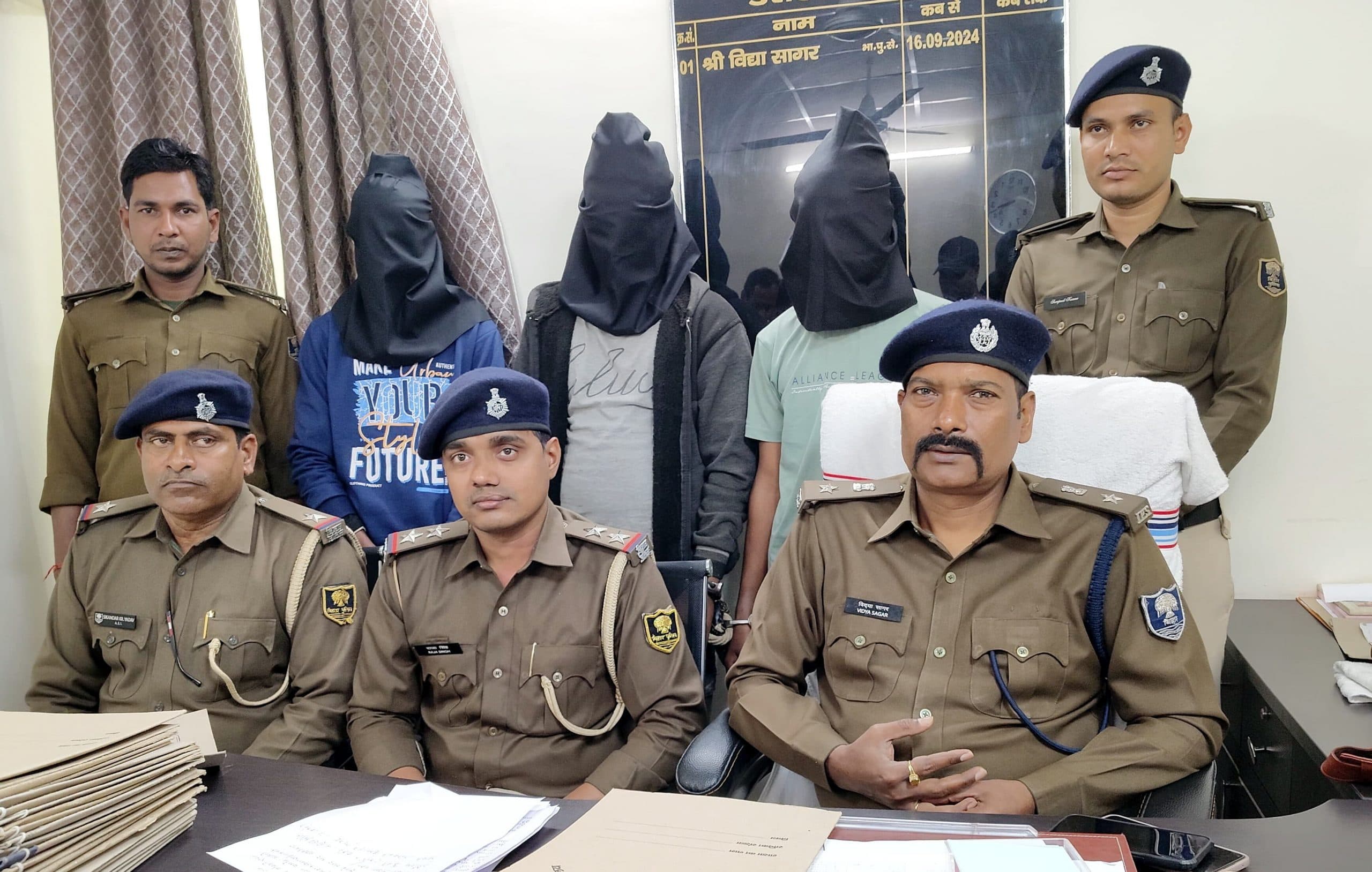 लिफ्ट देने के बहाने फोरलेन पर लूटपाट करने वाले तीन अपराधी को दबोचा, दो फरार