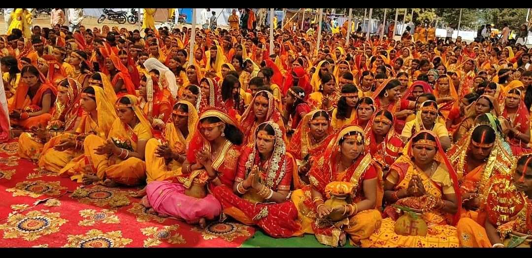 Giridih News: सरिया में गायत्री यज्ञ के दूसरे दिन हुए कई आध्यात्मिक कार्यक्रम