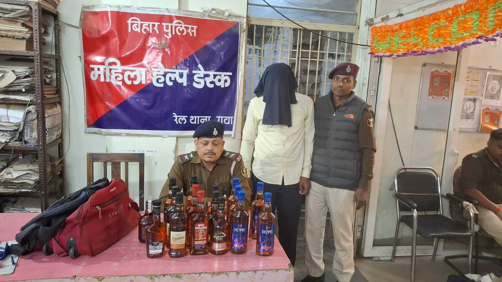 वंदे भारत एक्सप्रेस से विदेशी शराब के साथ युवक गिरफ्तार