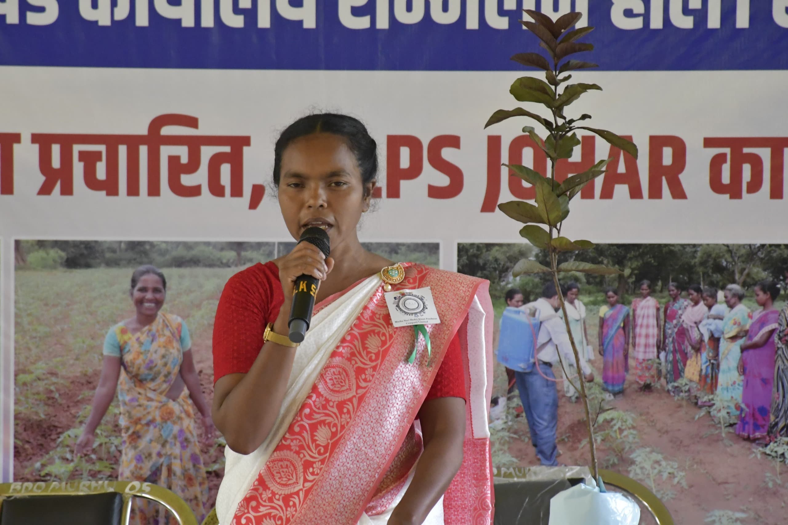 अपनी मेहनत के दम पर जीवन बदल रही मोनिका