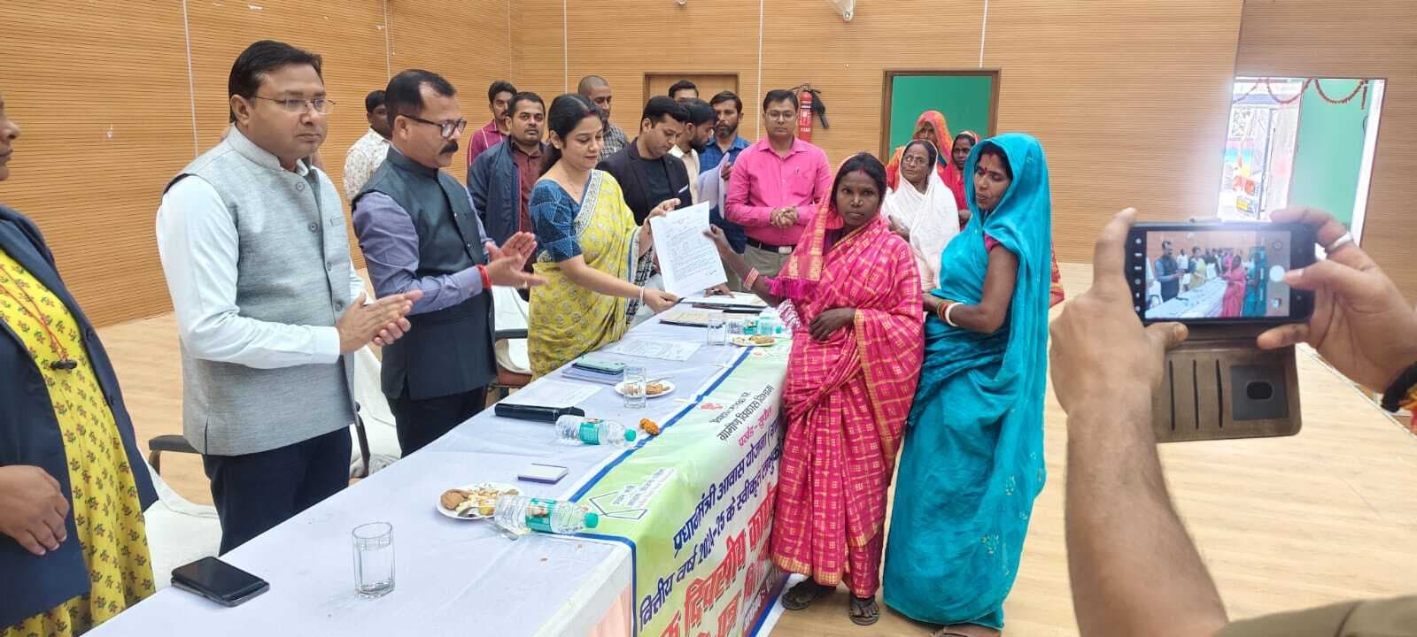 ससमय आवास निर्माण कार्य करें पूरा, वरना होगी कार्रवाई : डीडीसी