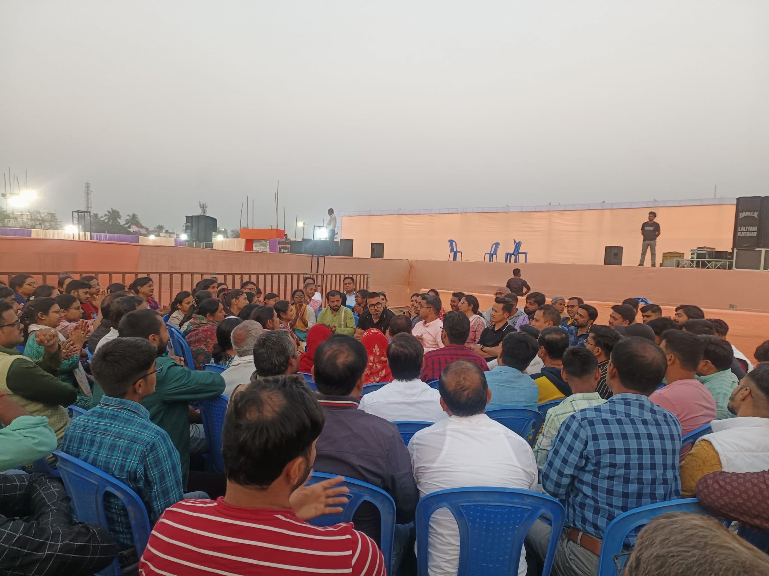 अध्यात्म गुरु श्रीश्री रविशंकर का महासत्संग आज, जीवन जीने की कला सिखेंगे लोग