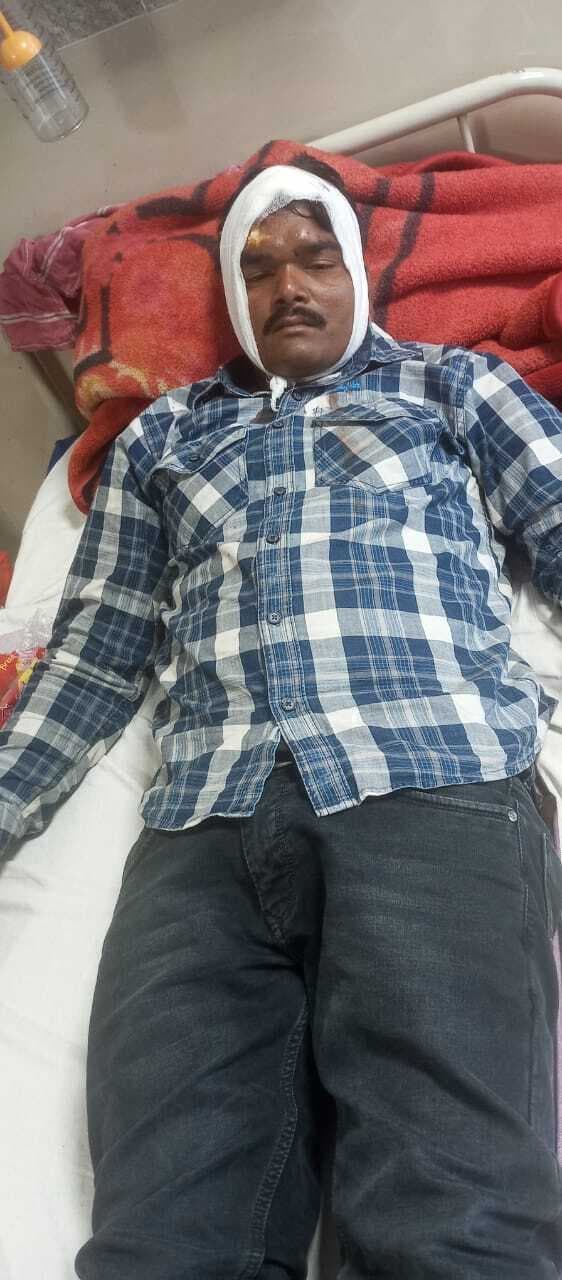 शादी में डीजे बजाने पर दो पक्षों के बीच झड़प, तीन लोग गंभीर रूप से घायल