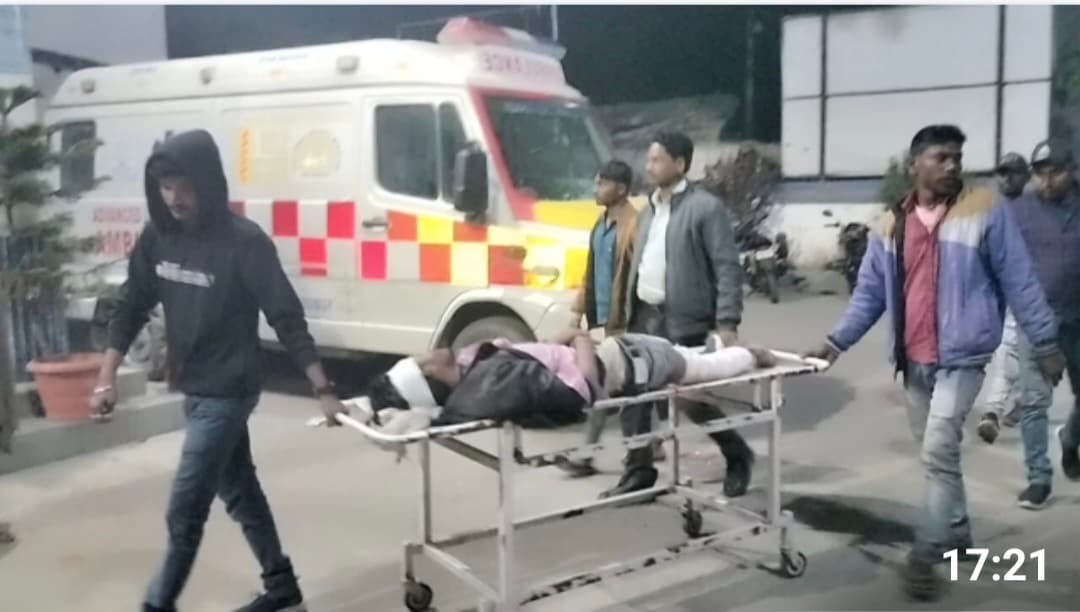 बाइक सवार अनियंत्रित होकर गिरने से गंभीर रूप से जख्मी, रेफर