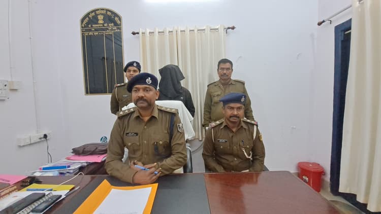 पत्नी की हत्या कर शव जलाने के आरोपित को पुलिस ने दो घंटे में किया गिरफ्तार