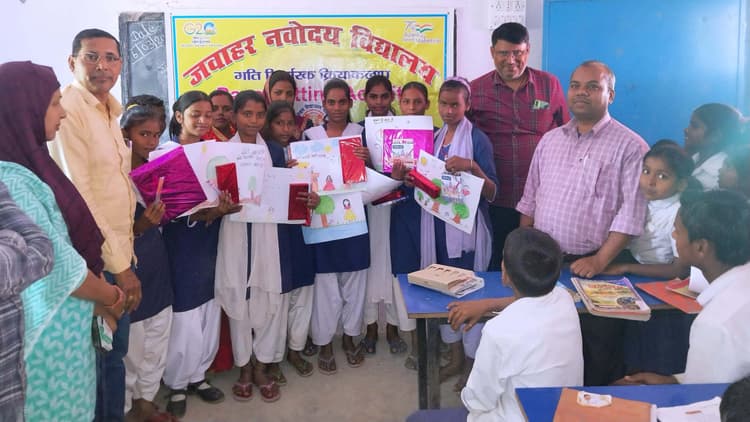 गतिनिर्धारक गतिविधि में स्कूली बच्चों ने अपनी रचनात्मक प्रतिभा का दिया परिचय