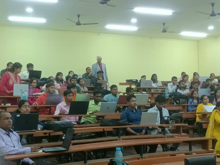 कार्यशाला के दूसरे दिन मेंडले सॉफ्टवेयर से कराया गया अवगत