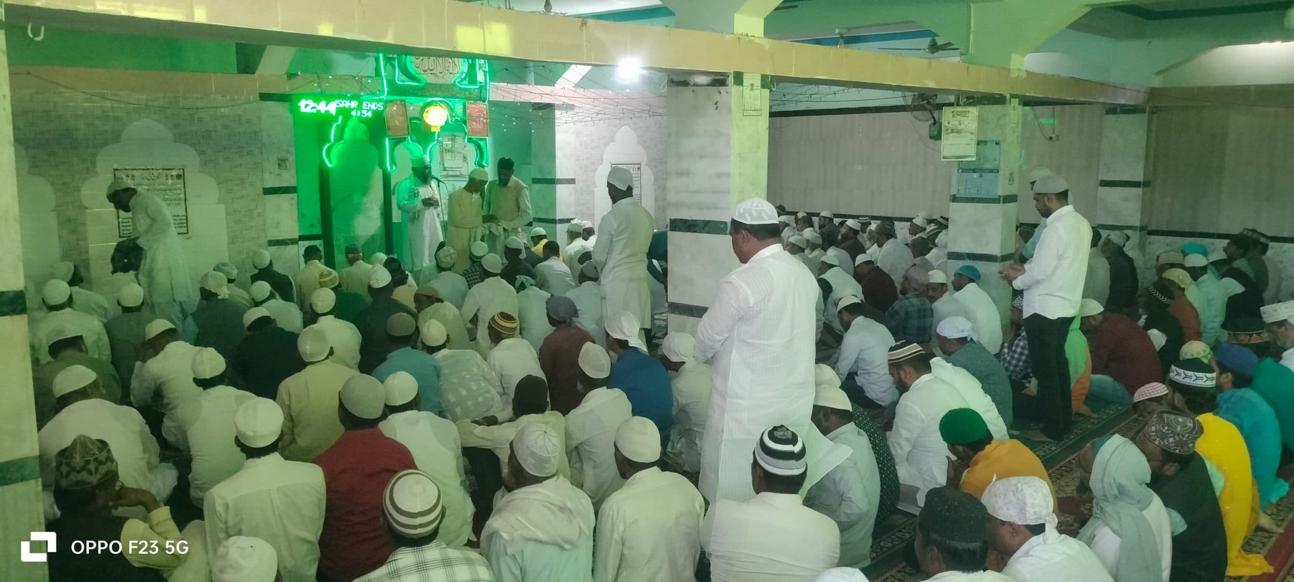 धर्मावलंबियों ने पवित्र रमजान माह की पहली नमाज अदा की