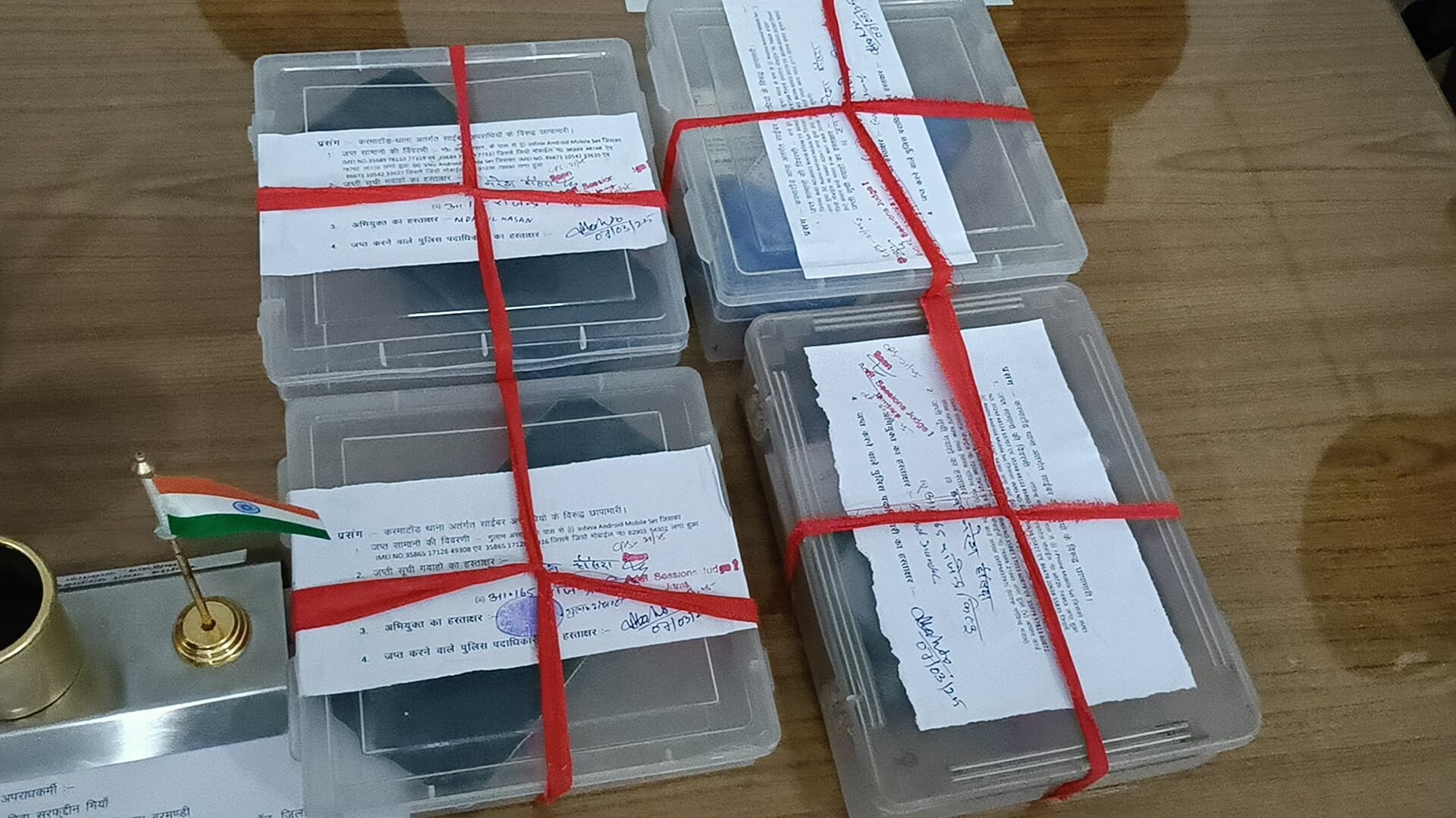 साइबर ठगी को अंजाम दे रहे तीन आरोपित जसाईडीह जंग से किये गये गिरफ्तार