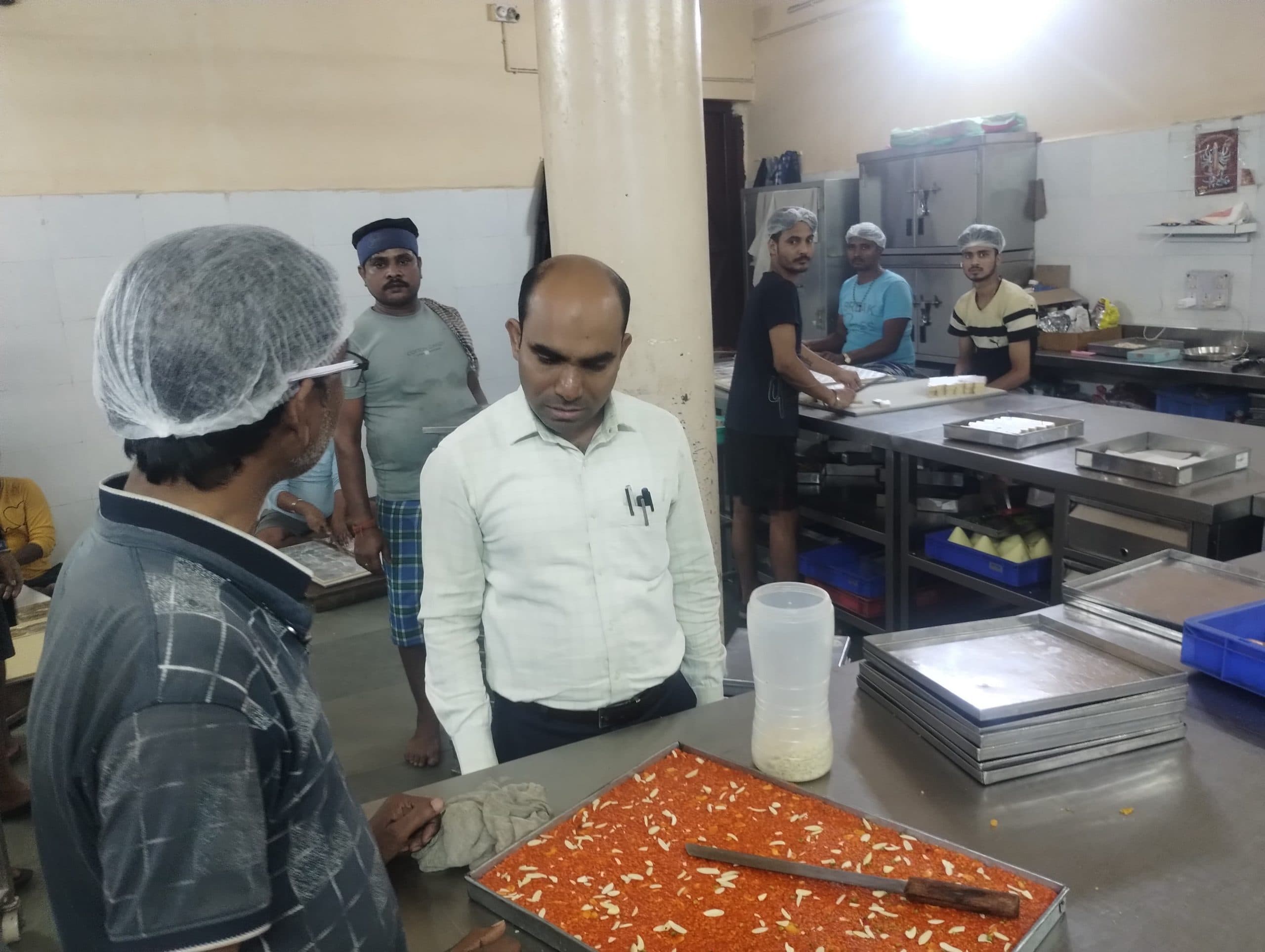 Jamshedpur News : खाद्य सुरक्षा पदाधिकारी ने अभियान चलाकर लिया फूड सैंपल