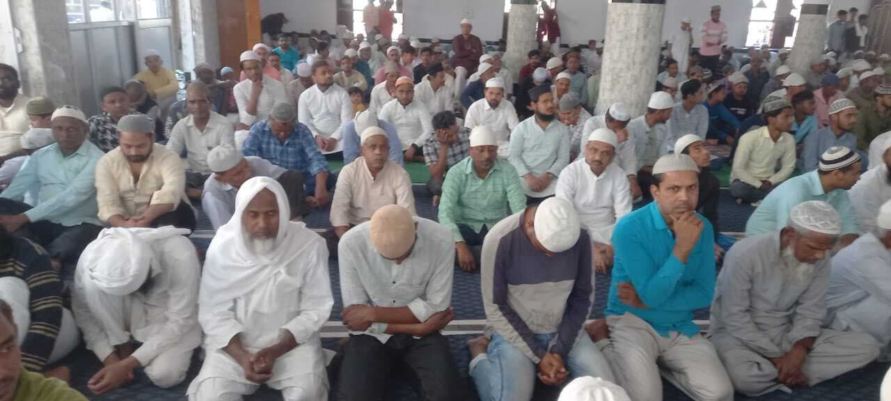 रमजान के पहले जुमे पर अदा की गयी नमाज