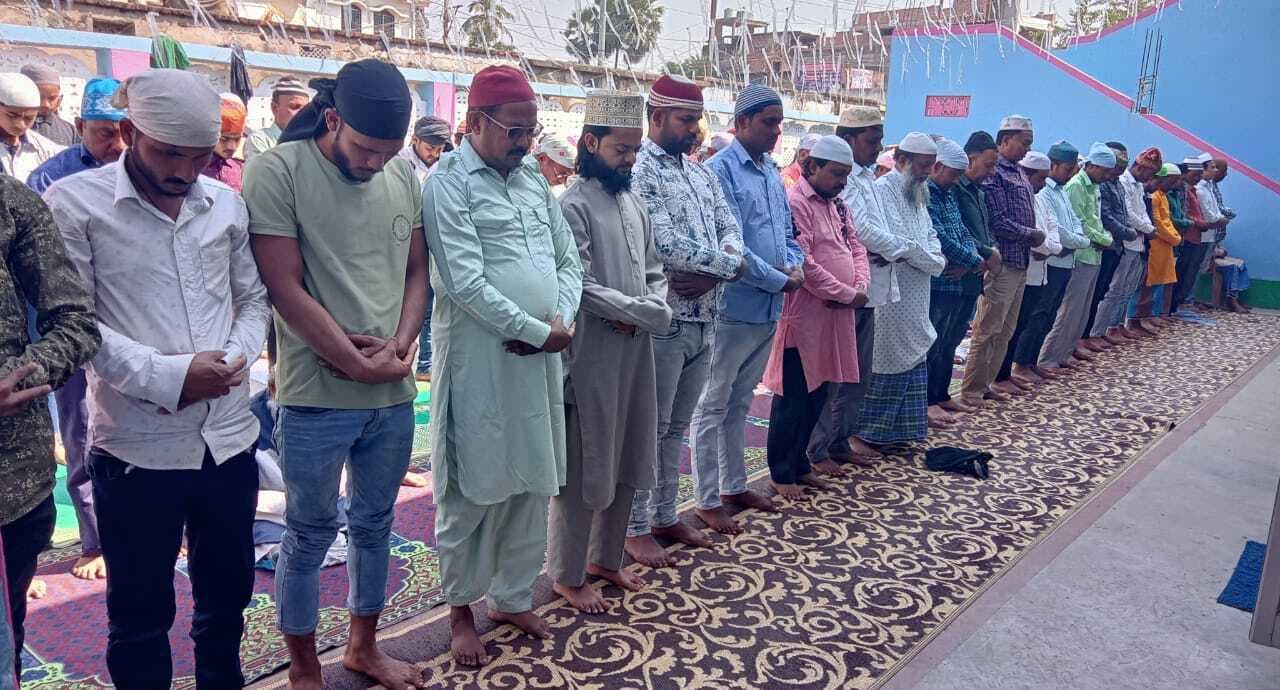 रमजान के पहले जुमा पर मस्जिदों में अदा की गयी नमाज