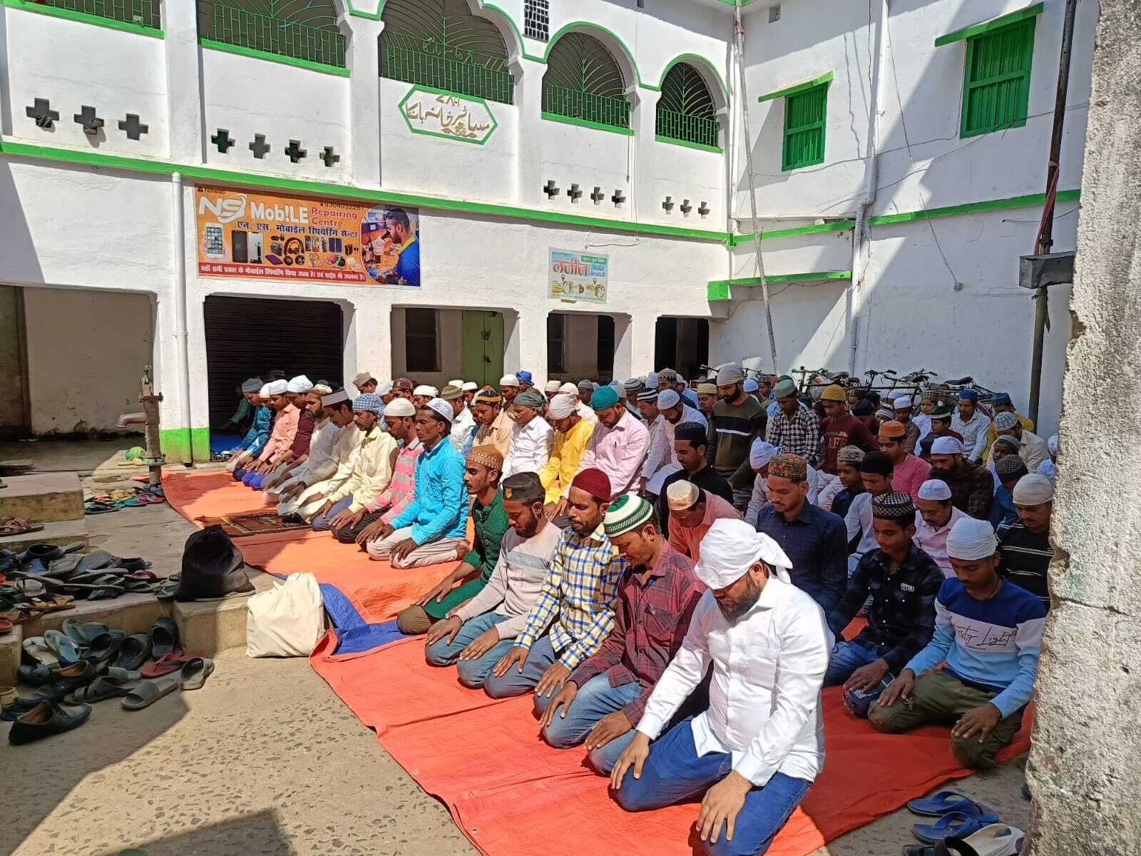 पहले जुम्मे पर जामा मस्जिद में नमाज अदा की