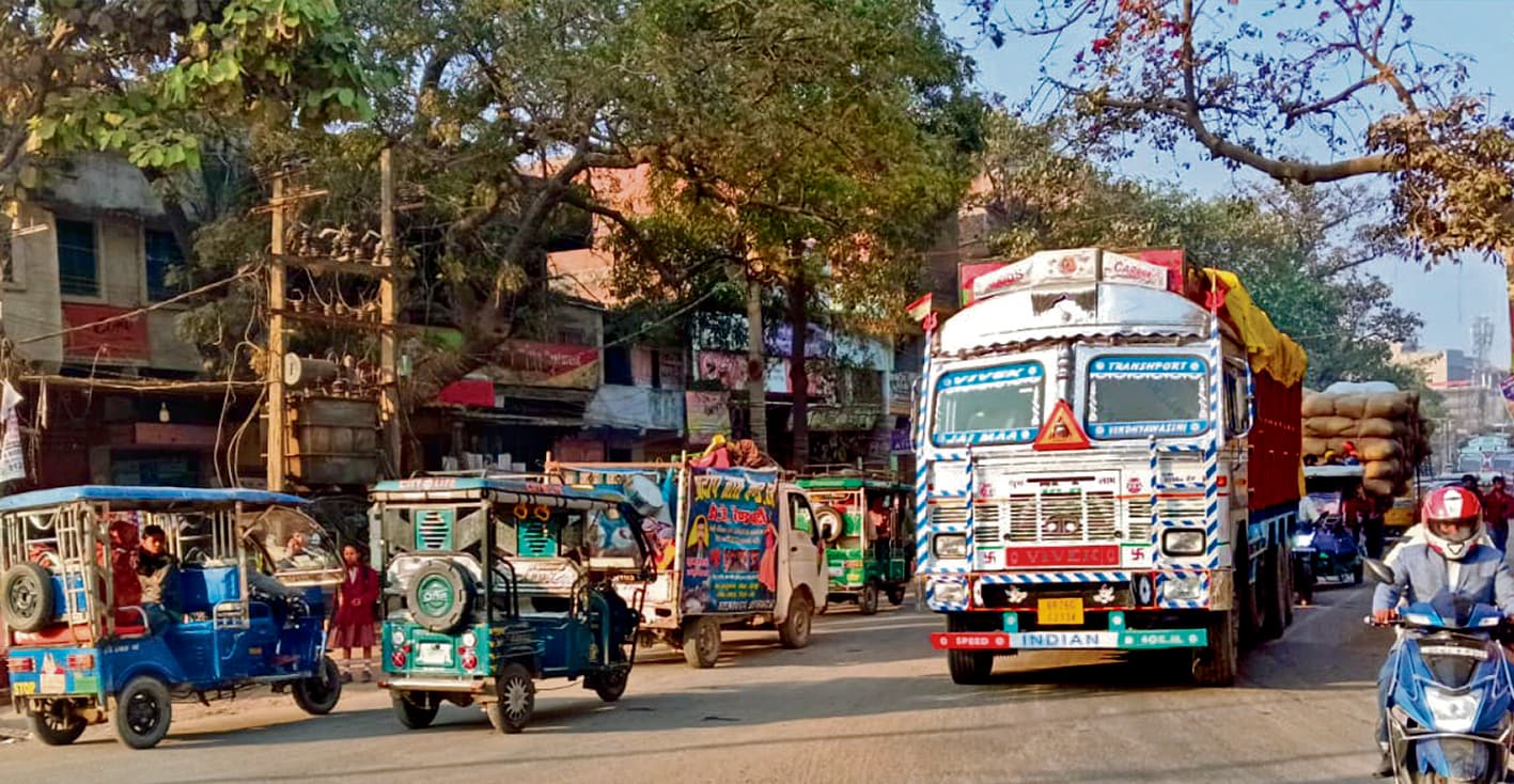 buxar news : जाम में फंसे रहे दूल्हा-दुल्हन व मरीज, रेंगते रहे वाहन