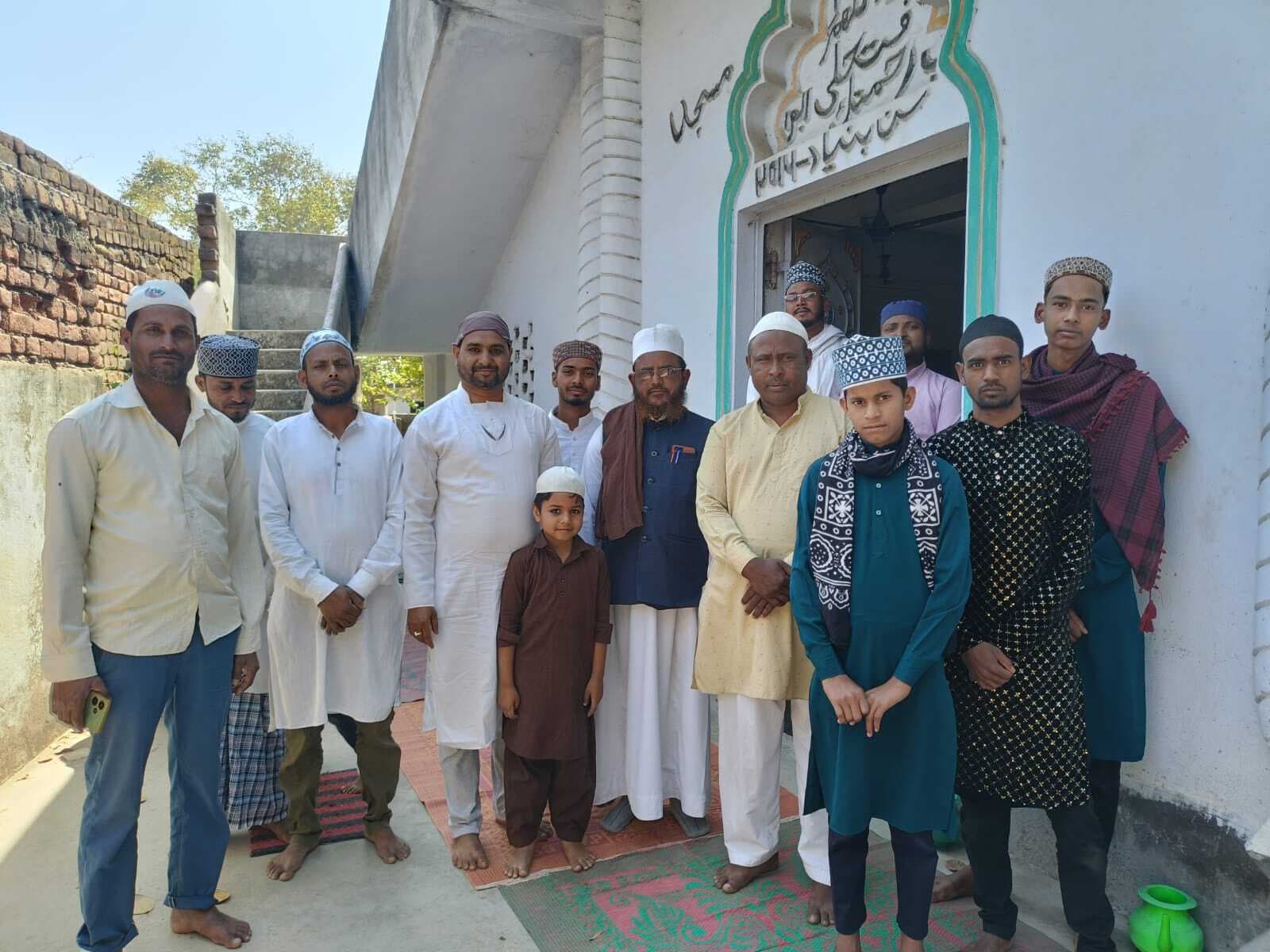 नमाजअदा कर नमाजियों ने मांगी अमन-चैन की दुआ