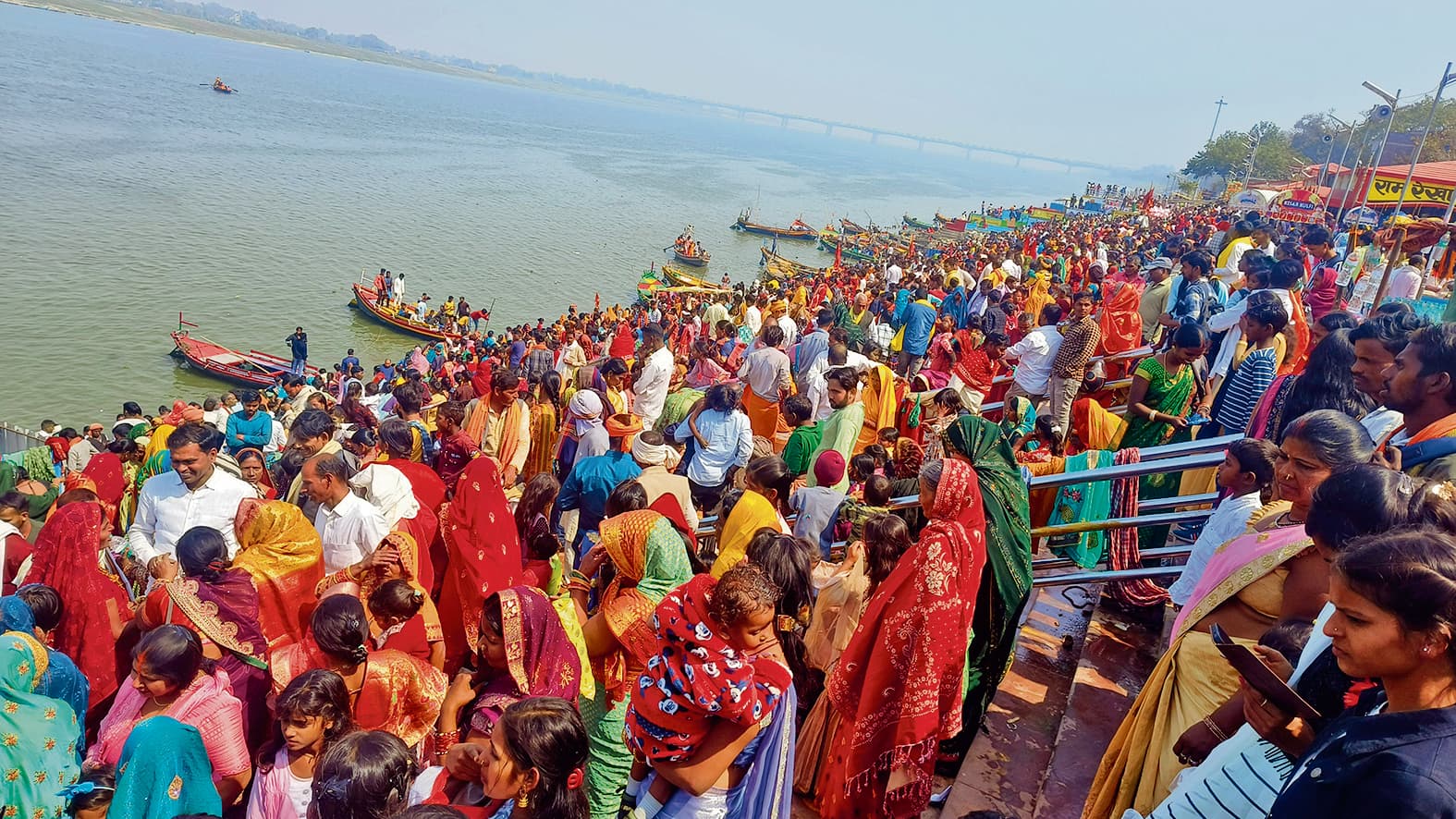 buxar news : रामरेखा घाट पर मुंडन संस्कार के लिए उमड़े श्रद्धालु