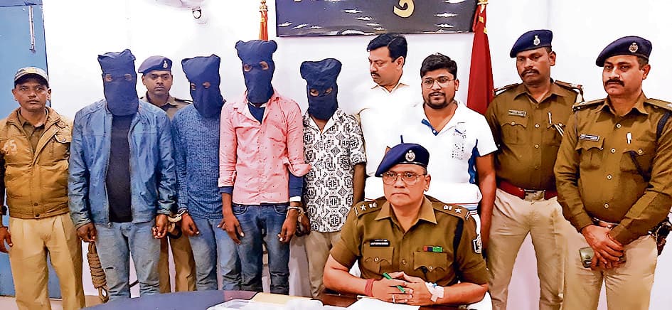 बहनोई ने रची थी घर में लूट की साजिश, चार बदमाश गिरफ्तार