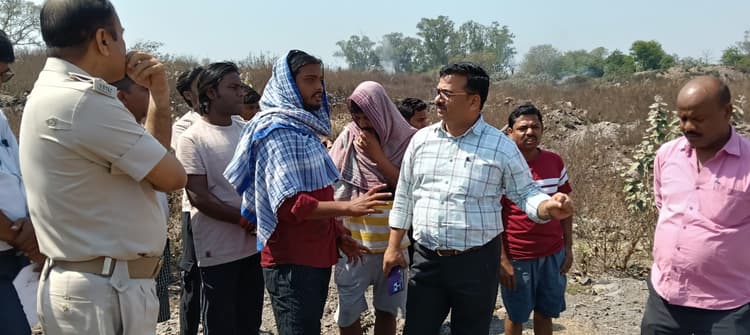 Dhanbad News : सुशी आउटसोर्सिंग परियोजना विस्तार के लिए सर्वे करने टीम का विरोध