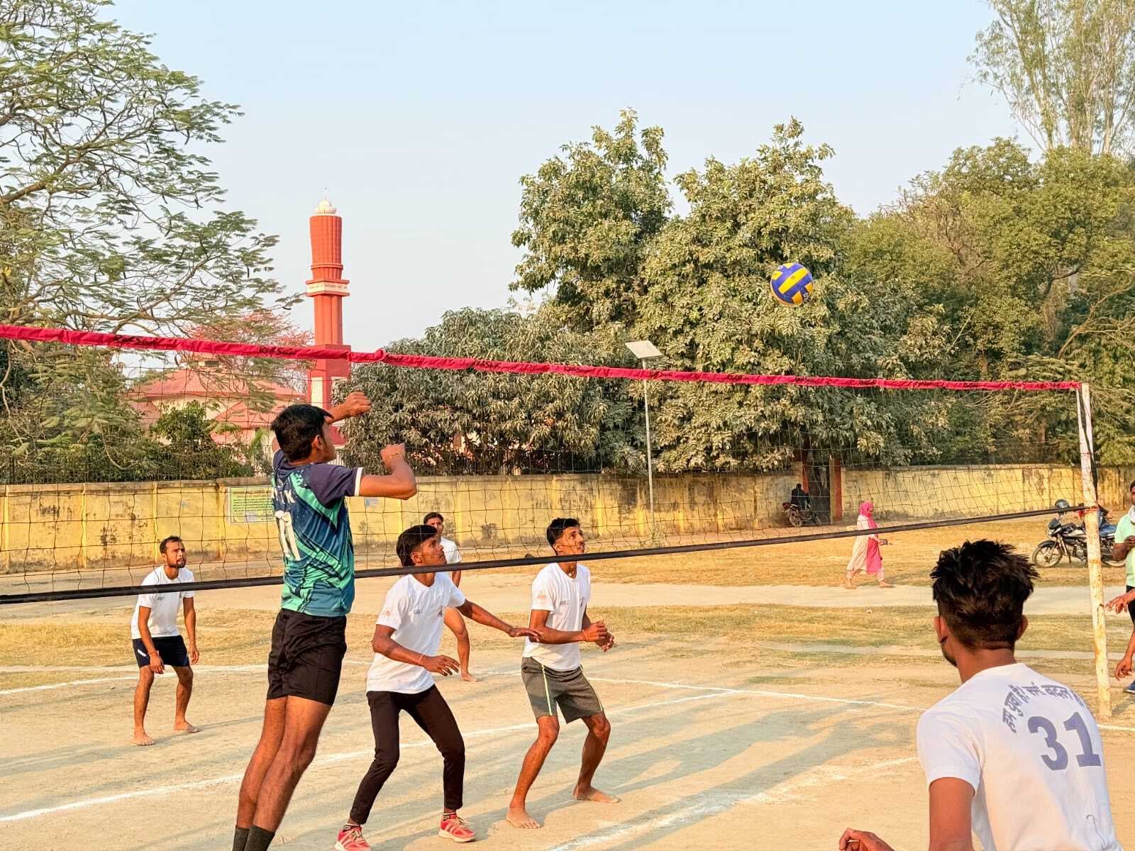 रोमांचक मुकाबले में मुन्ना इलेवन ने बरवा लखौरा को हराया