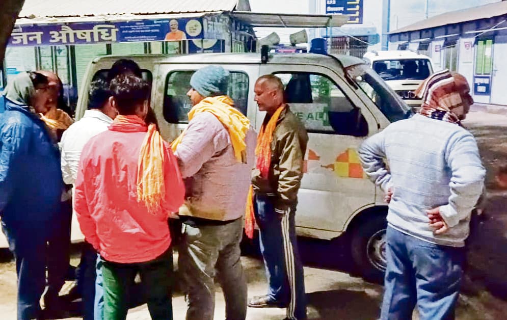 Gopalganj News  : कोरेया पेट्रोल पंप के पास खड़े ट्रैक्टर में मोटरसाइकिल टकरायी, युवक की गयी जान