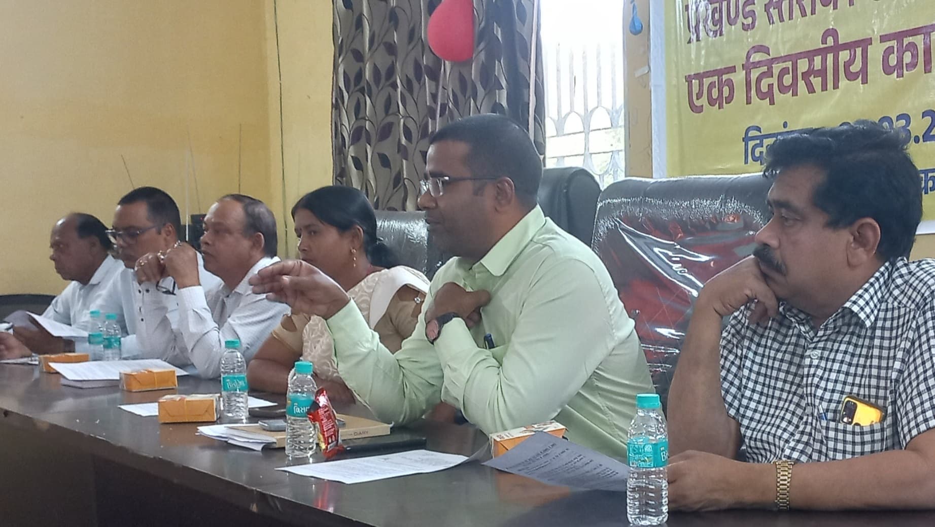 Bokaro News : जरूरी योजनाओं की सूची बनाकर कार्यालय में करें जमा : प्रमुख